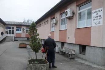 Dvoje zaraženih koronom pobjegli sa Klinike u Banjaluci Dvoje zaraženih koronom pobjegli sa Klinike u Banjaluci