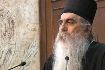 Irinej: Ako je problem pričešće, kako to da se zaraze i oni koji u crkvu ne ulaze Irinej: Ako je problem pričešće, kako to da se zaraze i oni koji u crkvu ne ulaze