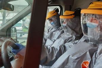 Stiže milion maski, šeststo hiljada rukavica, hiljadu specijalnih odijela... Stiže milion maski, šeststo hiljada rukavica, hiljadu specijalnih odijela...