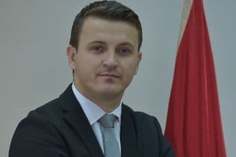 Uči doma od danas i na albanskom Uči doma od danas i na albanskom