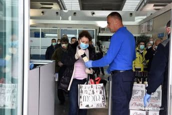 Srpski državljani otputovali iz Podgorice u Beograd (VIDEO) Srpski državljani otputovali iz Podgorice u Beograd (VIDEO)