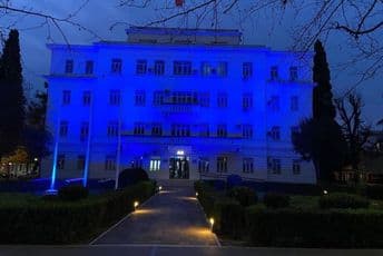 Upravna zgrada Glavnog grada u plavoj boji Upravna zgrada Glavnog grada u plavoj boji