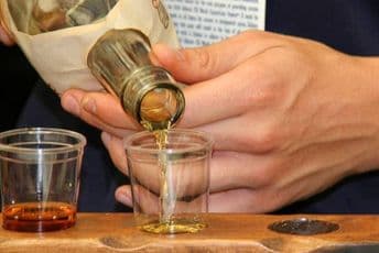 Danilovgrad: Devet maloljetnika konzumiralo alkohol u lokalu Danilovgrad: Devet maloljetnika konzumiralo alkohol u lokalu