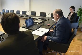 EU donira tri miliona eura za nabavku sto respiratora i 10 mobilnih rendgenskih uređaja EU donira tri miliona eura za nabavku sto respiratora i 10 mobilnih rendgenskih uređaja