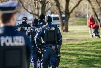 Njemačka policija traži sve vjernike sa korona mise Njemačka policija traži sve vjernike sa korona mise
