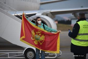 Iz Frankfurta stiglo 110 crnogorskih državljana Iz Frankfurta stiglo 110 crnogorskih državljana