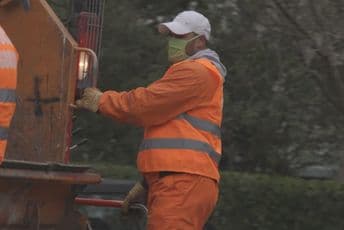 Radnik Čistoće Muhamed Hajruši: Molim građane da ostanu doma, da zaštite sebe i druge i da zaštite nas Radnik Čistoće Muhamed Hajruši: Molim građane da ostanu doma, da zaštite sebe i druge i da zaštite nas