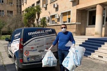 Zaposleni u prodavnici MobileLand poklonili policiji 4500 zaštitnih maski Zaposleni u prodavnici MobileLand poklonili policiji 4500 zaštitnih maski