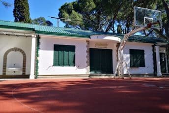 Počela rekonstrukcija košarkaškog terena u Njegoševom parku Njegošev park