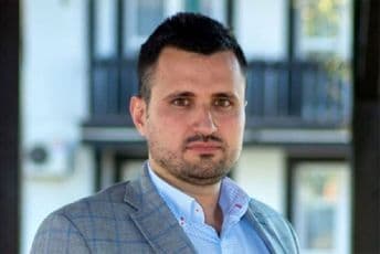 Gradonačelnik Novog Pazara smijenio pomoćnika jer je Vučićevu posjetu nazvao kampanjom Gradonačelnik Novog Pazara smijenio pomoćnika jer je Vučićevu posjetu nazvao kampanjom