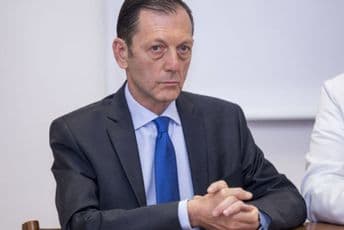 Direktor bolnice sjeo za volan Hitne pomoći i otišao po pacijenta Direktor bolnice sjeo za volan Hitne pomoći i otišao po pacijenta