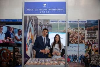 Preporuka kombinovanje Moodle platforme s predavanjem u realnom vremenu putem Zoom aplikacije Preporuka kombinovanje Moodle platforme s predavanjem u realnom vremenu putem Zoom aplikacije