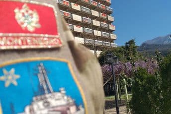 Karantin u Igalu ukrašen crnogorskim zastavama Karantin u Igalu ukrašen crnogorskim zastavama