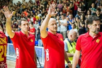 Roganović i Mrvaljević donirali 100 paketa za cetinjske porodice Roganović i Mrvaljević donirali 100 paketa za cetinjske porodice