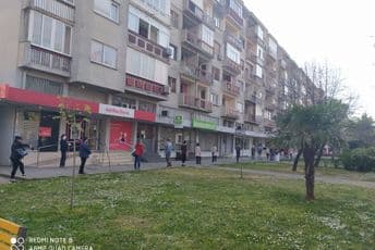 Podgorica: Veliki redovi ispred apoteka Montefarma Podgorica: Veliki redovi ispred apoteka Montefarma