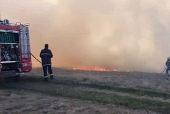 Vatrogasci i VCG na terenu: Požar napreduje kanjonom, prijeti pljevaljskim selima Vatrogasci i VCG na terenu: Požar napreduje kanjonom, prijeti pljevaljskim selima