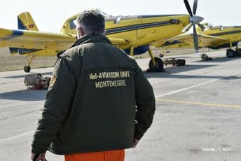 Tri crnogorska protivpožarna aviona angažovana na gašenju požara u BiH Tri crnogorska protivpožarna aviona angažovana na gašenju požara u BiH