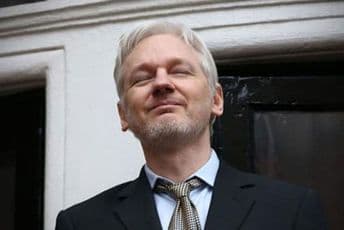 Asanž traži puštanje iz zatvora zbog straha od korone Asanž traži puštanje iz zatvora zbog straha od korone