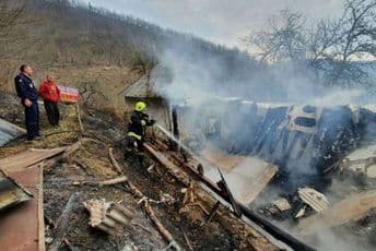 Izgorjela kuća u Ravnoj Rijeci Izgorjela kuća u Ravnoj Rijeci