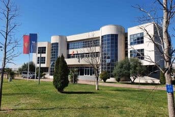 Plaketa UCG i čestitka rektora Nikolića povodom obilježavanja Dana Mašinskog fakulteta Plaketa UCG i čestitka rektora Nikolića povodom obilježavanja Dana Mašinskog fakulteta