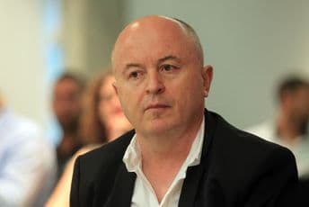 Izet Rastoder donirao NKT-u 30.000 maski i 9.000 rukavica Izet Rastoder donirao NKT-u 30.000 maski i 9.000 rukavica