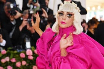 Lejdi Gaga pozvala da se doniraju sredstva u borbi protiv pandemije Lejdi Gaga pozvala da se doniraju sredstva u borbi protiv pandemije