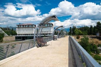 Kod Ruskog mosta postavljeni gumeni stubići Ruski most