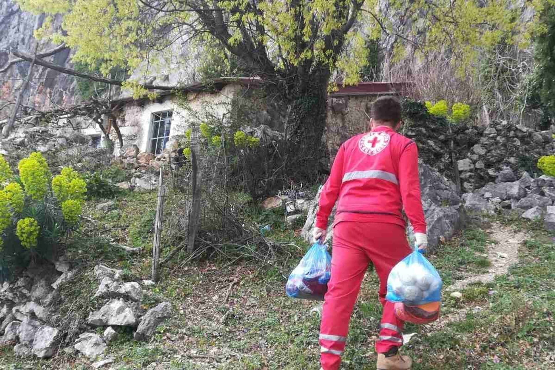Fotografija 2: Dan Crvenog krsta posvećen zaposlenima i volonterima koji djeluju na suzbijanju Kovid-19
