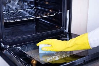 Isprobajte ovaj trik za čišćenje rerne