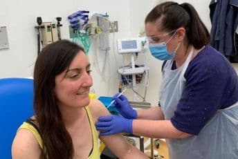 Prvi dobrovoljci primili probne vakcine Prvi dobrovoljci primili probne vakcine