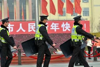 "Nasilnici će biti efikasno odstranjeni!": Kako se kineski specijalci bore sa zaražanim vozačima? "Nasilnici će biti efikasno odstranjeni!": Kako se kineski specijalci bore sa zaražanim vozačima?