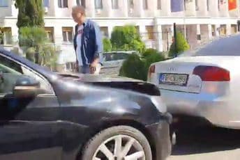 Udes na Bulevaru Stanka Dragojevića (VIDEO) Udes na Bulevaru Stanka Dragojevića (VIDEO)