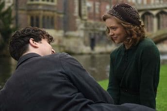 Dobitnica Oskara Džudi Denč u filmu „Crvena Džoun“ Dobitnica Oskara Džudi Denč u filmu „Crvena Džoun“