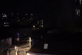 Aplauz za medicinske radnike, ali i buka sa balkona protiv diktature Aplauz za medicinske radnike, ali i buka sa balkona protiv diktature