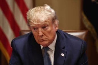 Trampov biograf mu predviđa televizijsku karijeru nakon odlaska iz Bijele kuće Trampov biograf mu predviđa televizijsku karijeru nakon odlaska iz Bijele kuće