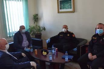 Janjušević i Božović obišli policajce u opštinama Rožaje, Plav, Andrijevica i Petnjica Janjušević i Božović obišli policajce u opštinama Rožaje, Plav, Andrijevica i Petnjica