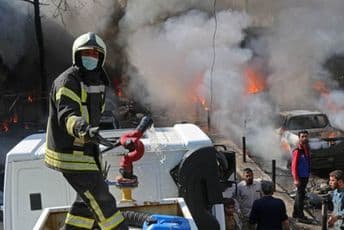 Sirija: Eksplozija kamiona cisterne u prepunoj ulici, poginulo 40 civila Sirija: Eksplozija kamiona cisterne u prepunoj ulici, poginulo 40 civila