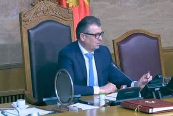 Incident u Skupštini, umalo fizički obračun, intervenisalo obezbjeđenje Gvozdenović u Skupštini