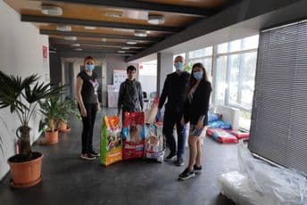 Organizovana akcija doniranja hrane za napuštene životinje Organizovana akcija doniranja hrane za napuštene životinje