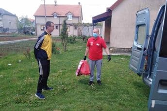 Udruženje mladih sa hendikepom Nikšić doniralo pakete pomoći Udruženje mladih sa hendikepom Nikšić doniralo pakete pomoći