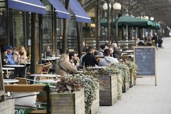 Švedska uvela stroža pravila distanciranja Švedska uvela stroža pravila distanciranja