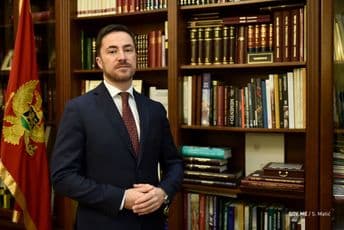 Vlast gura Crnu Goru u sukobe, SPC da uvaži stav građana Cetinja Vlast gura Crnu Goru u sukobe, SPC da uvaži stav građana Cetinja