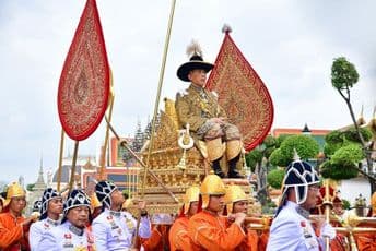Tajlandski kralj živi u luksuznom karantinu na Alpima dok njegova zemlja pati Tajlandski kralj živi u luksuznom karantinu na Alpima dok njegova zemlja pati