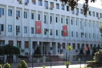 Crna Gora planira da pozajmi od 350 do 400 miliona Crna Gora planira da pozajmi od 350 do 400 miliona