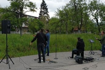 Iznenađenje u karantinu: Direktor bjelopoljskog Doma starih priredio koncert podrške Iznenađenje u karantinu: Direktor bjelopoljskog Doma starih priredio koncert podrške