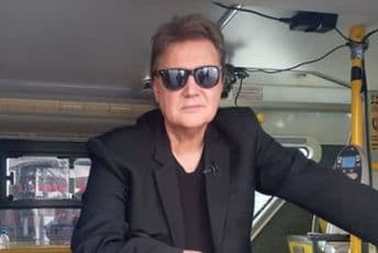 Preminuo poznati voditelj Dragan Vučić: Podlegao virusu posle osam dana borbe Preminuo poznati voditelj Dragan Vučić: Podlegao virusu posle osam dana borbe