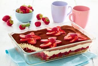 Tiramisu sa jagodama lagan i ukusan Tiramisu sa jagodama lagan i ukusan