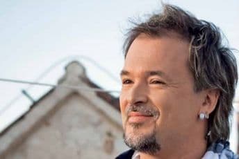 Džiboni u izolaciji piše pjesme i sadi limun Džiboni u izolaciji piše pjesme i sadi limun