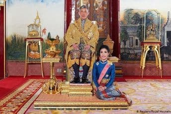 Tajlandski kralj se zabavlja sa konkubinama dok mu nacija umire Tajlandski kralj se zabavlja sa konkubinama dok mu nacija umire