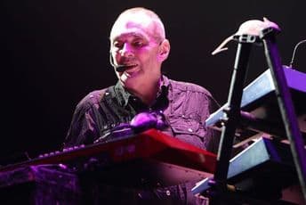 Od korone preminuo Dejv Grinfild, klavijaturista Strenglersa Od korone preminuo Dejv Grinfild, klavijaturista Strenglersa